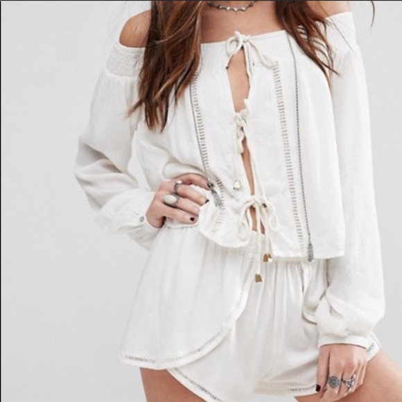 Lovers + Friends Tops - Lovers + friends XS white off the shoulder top